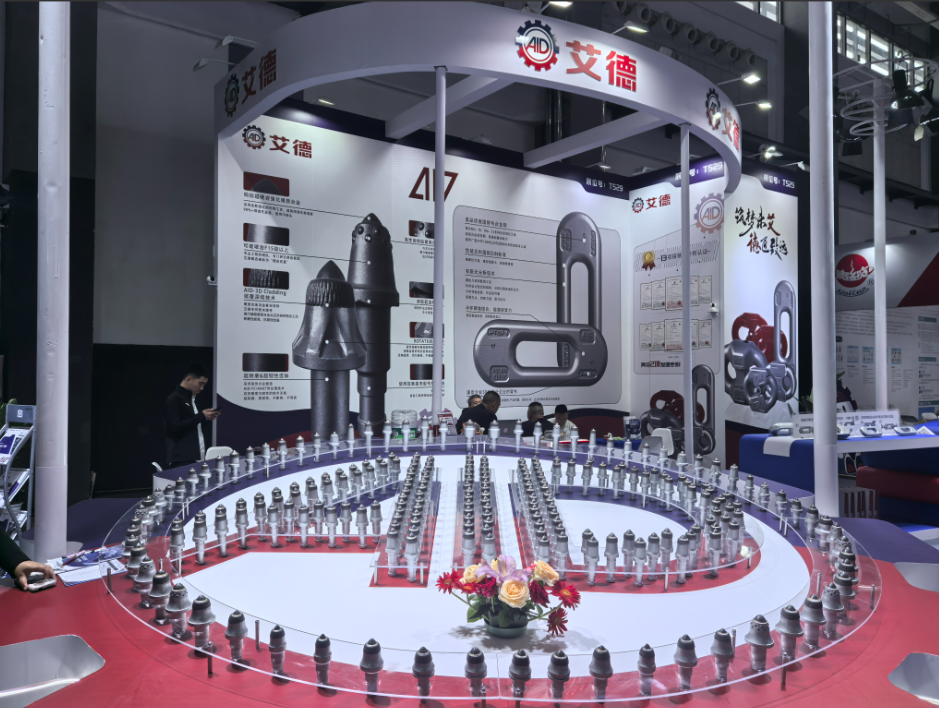 镐形截齿齿头加粗与齿柄加长的破岩革新